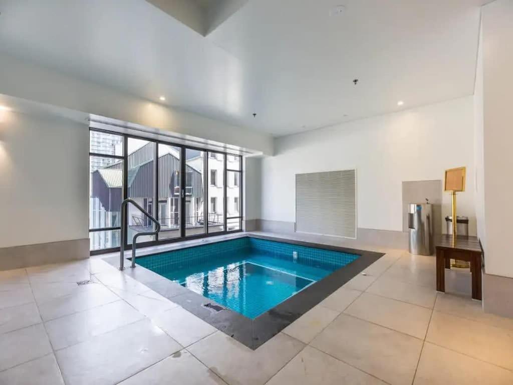 Bright One Bedroom Beauty With Balcony And Unbeatable Views Auckland Exterior photo