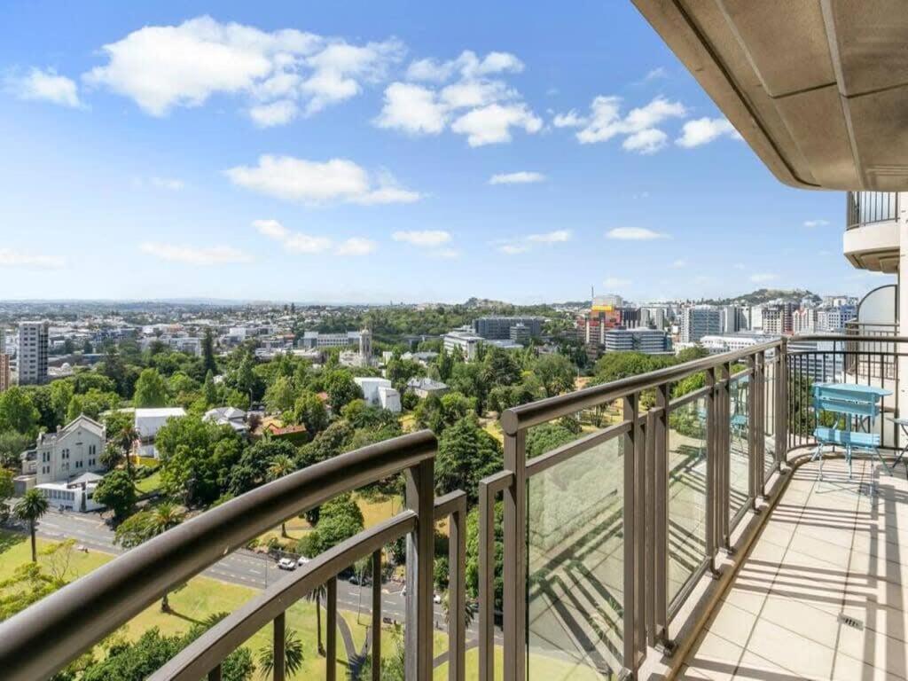 Bright One Bedroom Beauty With Balcony And Unbeatable Views Auckland Exterior photo